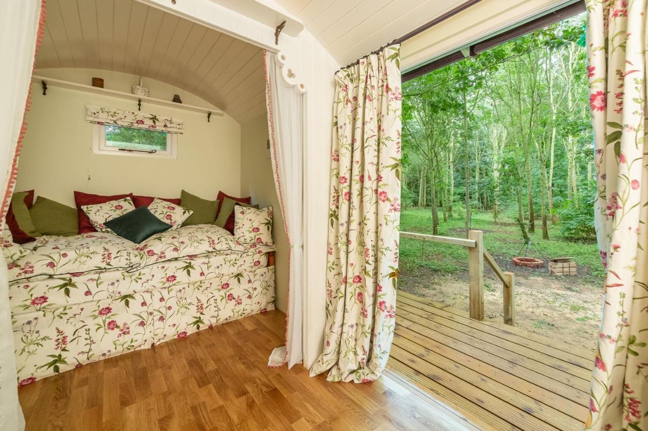 Вілла Woodland Retreat Shepherds Hut Brundish Екстер'єр фото